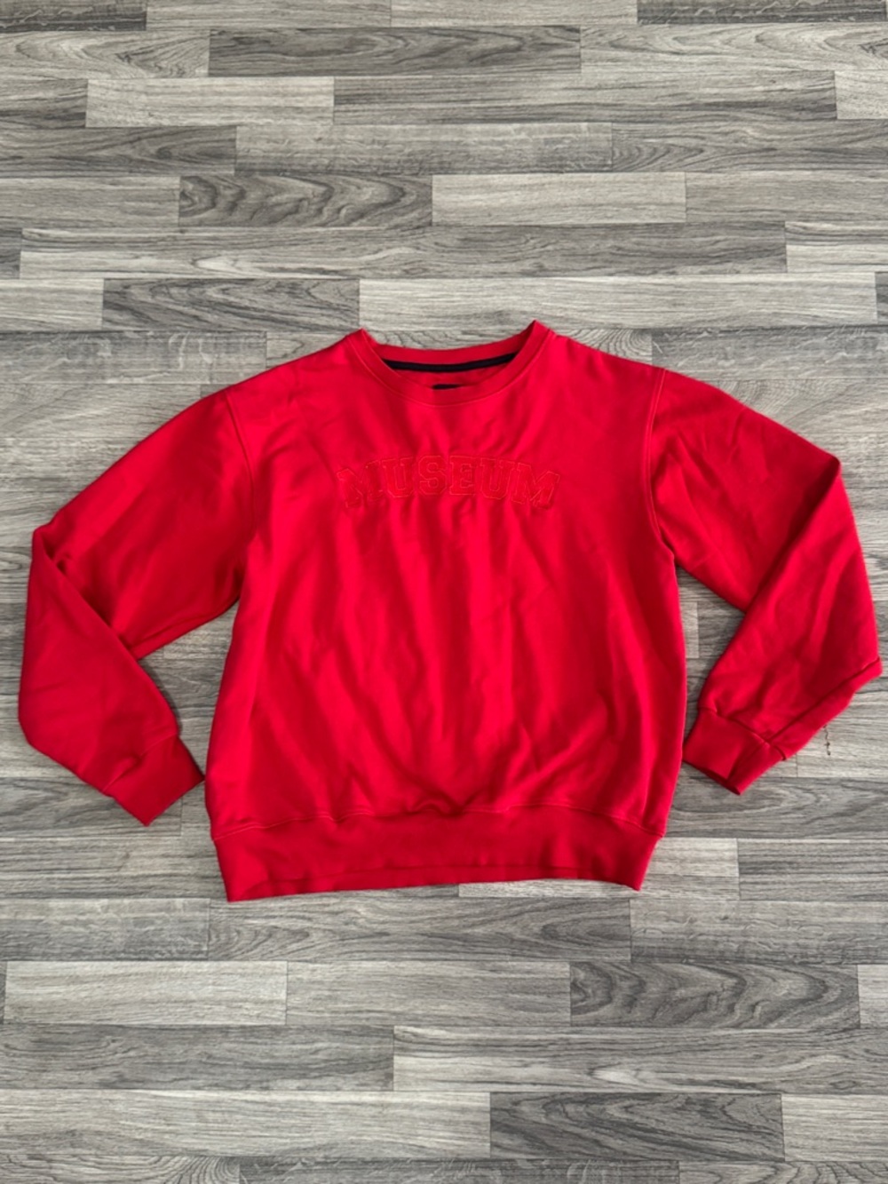 The Museum red on red crewneck sweater men’s sz XL